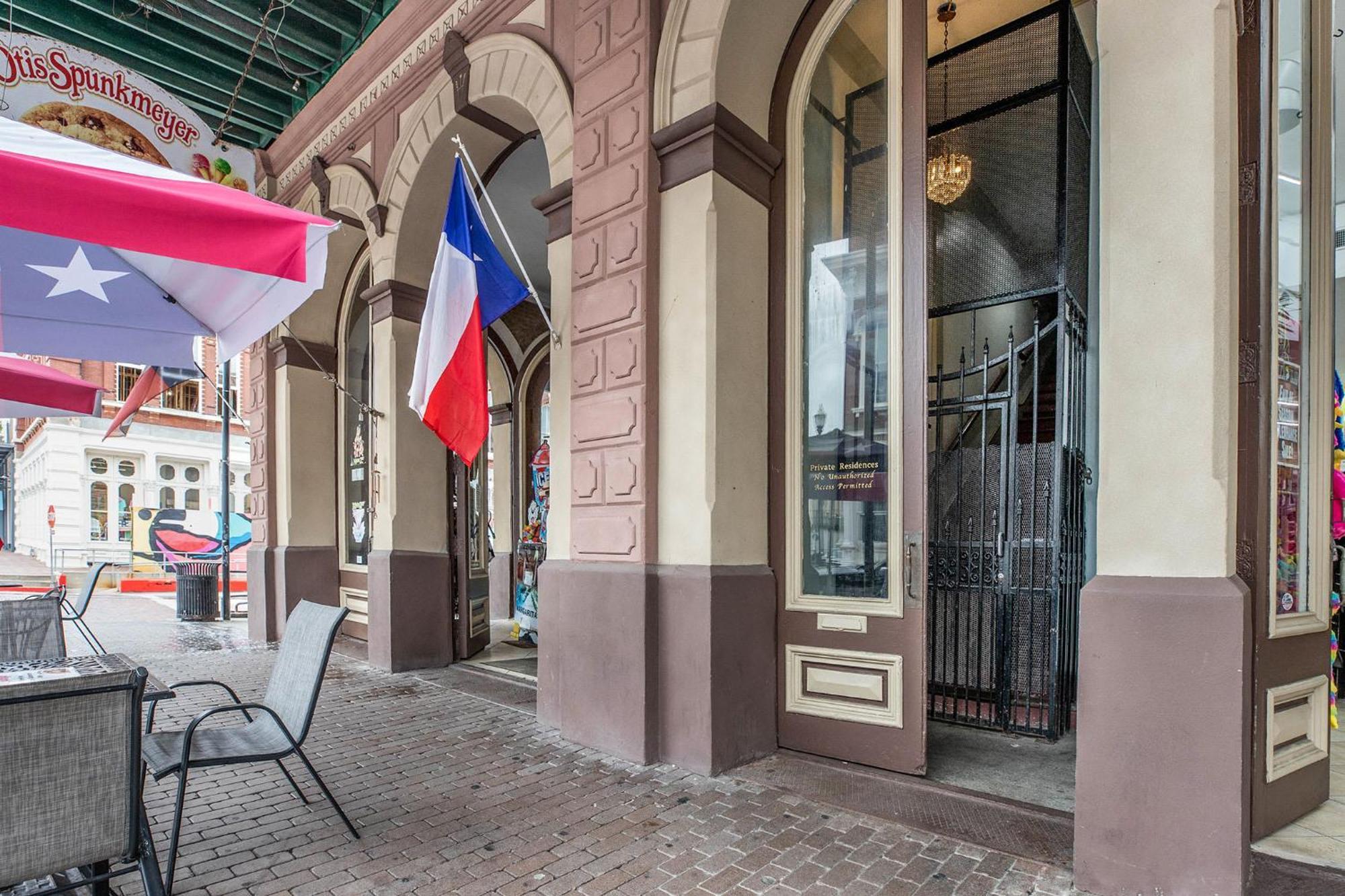 Historic Strand Lofts By 3Rd Coast Getaways Lägenhet Galveston Exteriör bild